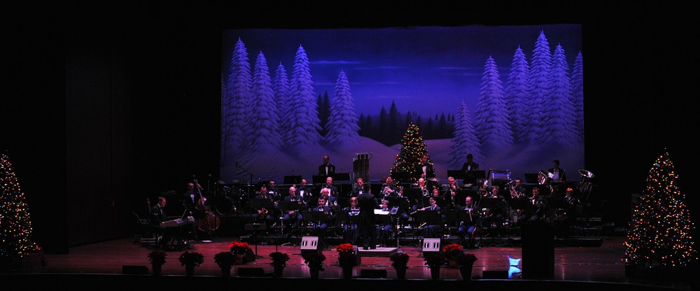 Heritage of America Band spreads spirit, song in free holiday concerts
