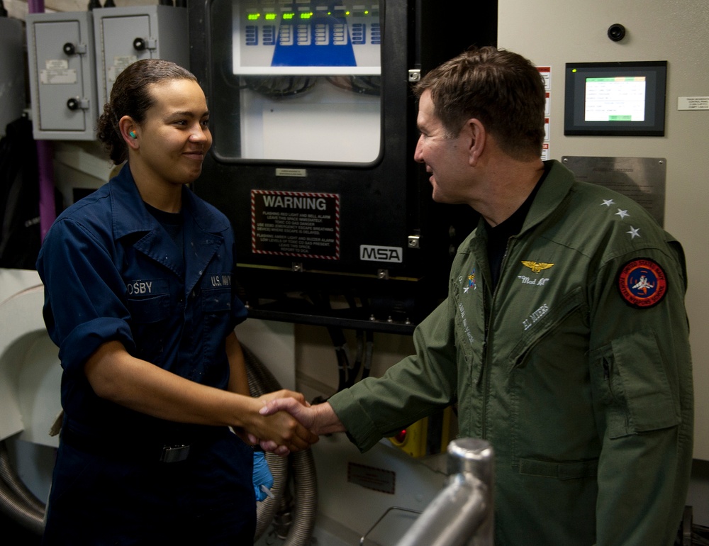 Naval Air Forces commander visits Carl Vinson