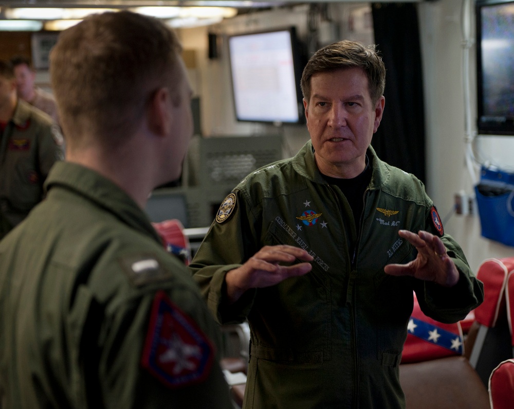 Naval Air Forces commander visits Carl Vinson