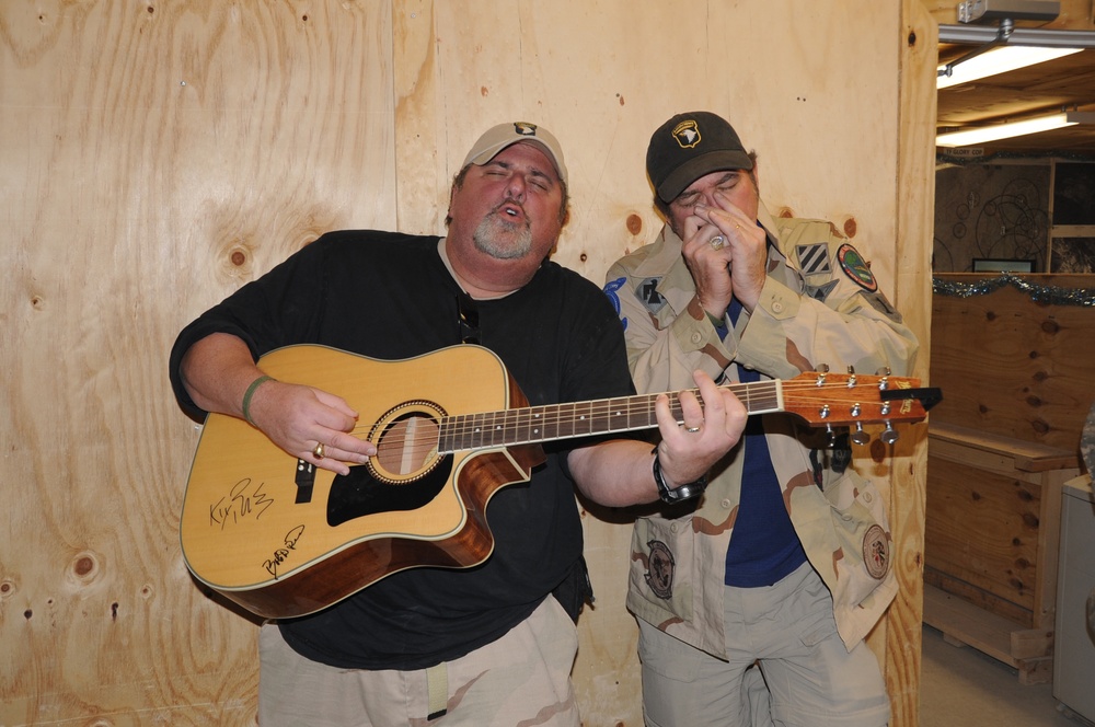 Star-studded tour entertains Currahee troops