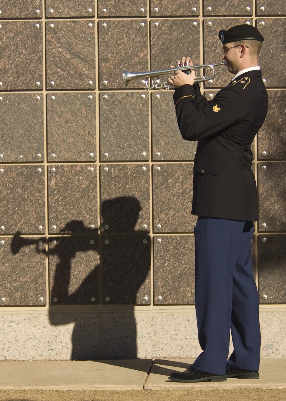 Mourners, volunteers participate locally for Wreaths Across America at Fort Bliss National Cemetery