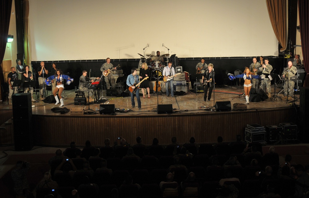 DVIDS - News - Musicians, comedian, cheerleaders perform at Balad