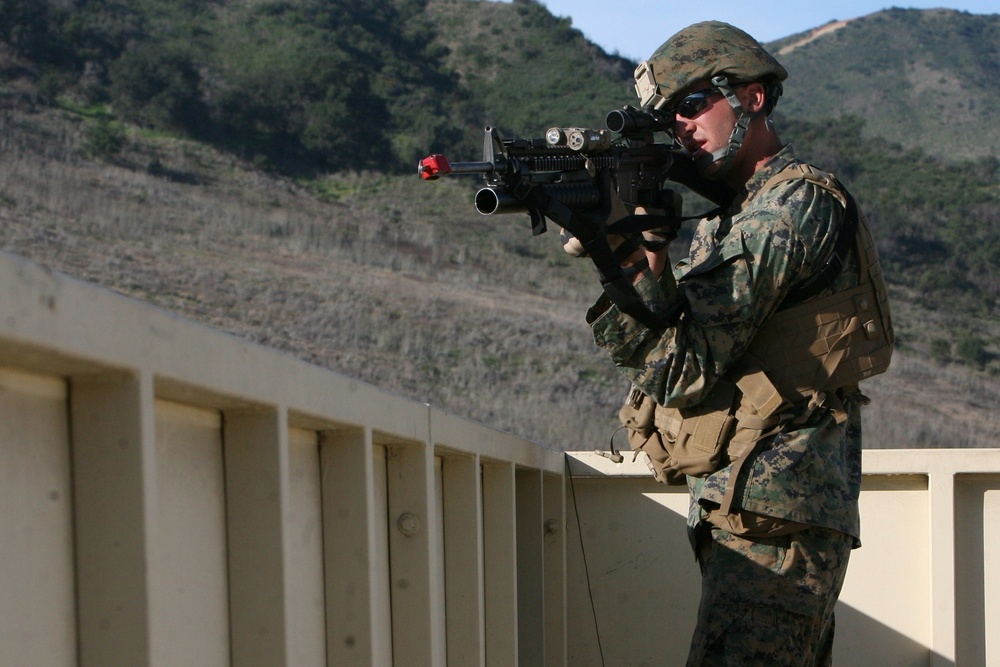 1/5 Marine uses combat experience to train Marines