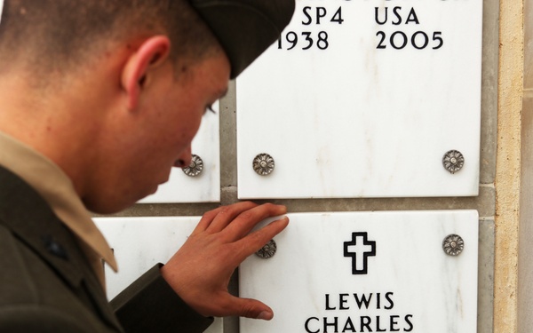 Thousands of service members, families brave cold to help honor fallen heroes