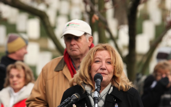 Thousands of service members, families brave cold to help honor fallen heroes
