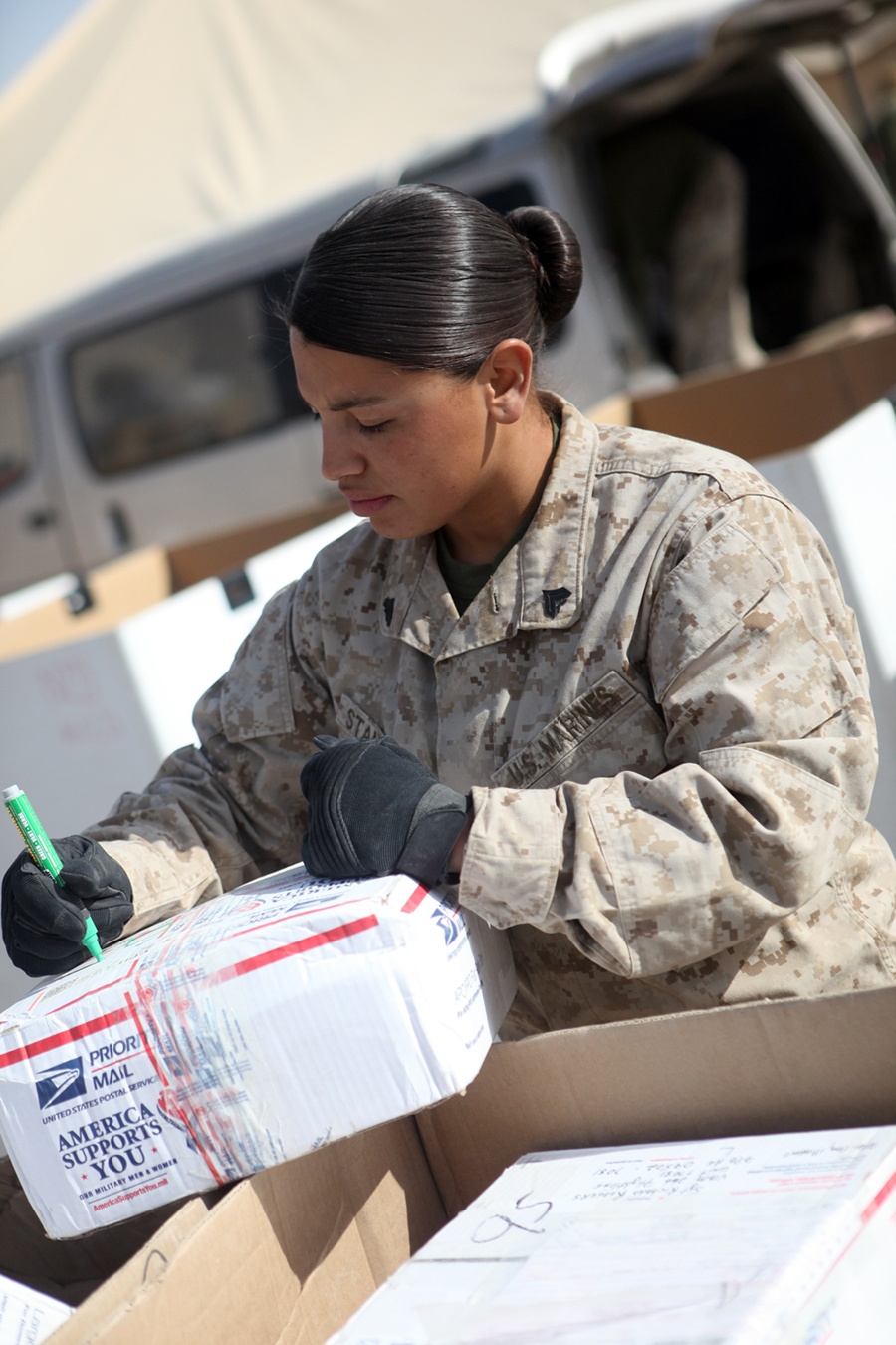 I MEF receives ‘tons’ of mail during holiday season