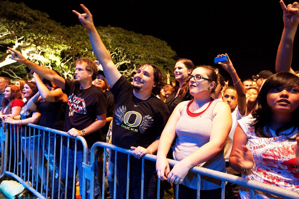Seether rocks Marine Corps Base Hawaii