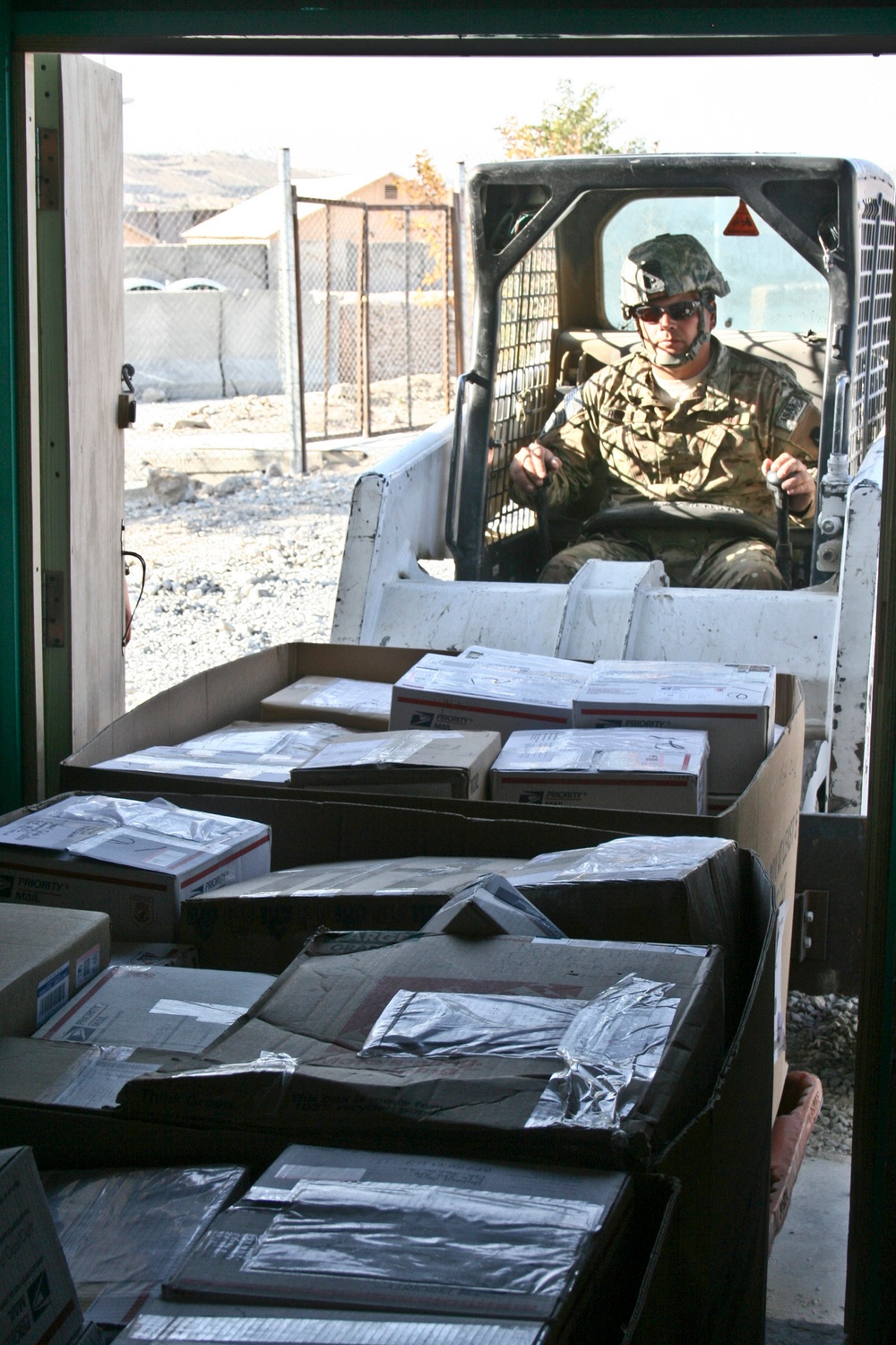 Holiday mail run: Red Bulls Soldiers get last-minute packages