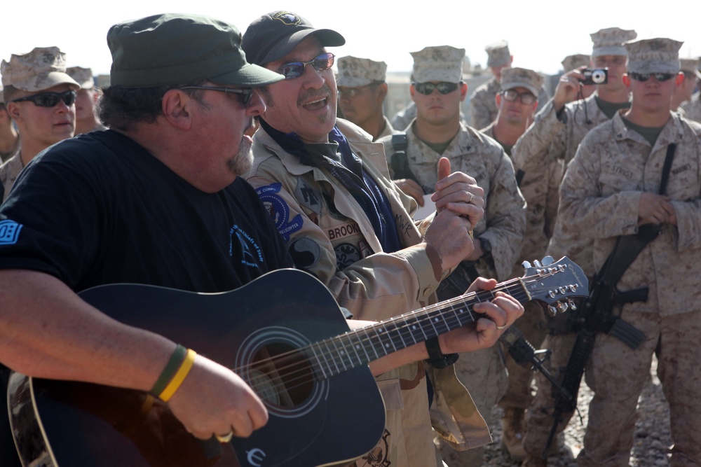 2nd Battalion, 9th Marines enjoy USO holiday tour