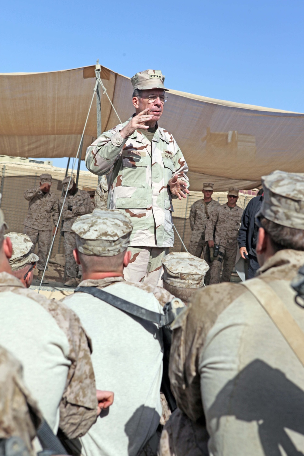 2nd Battalion, 9th Marines enjoy USO holiday tour