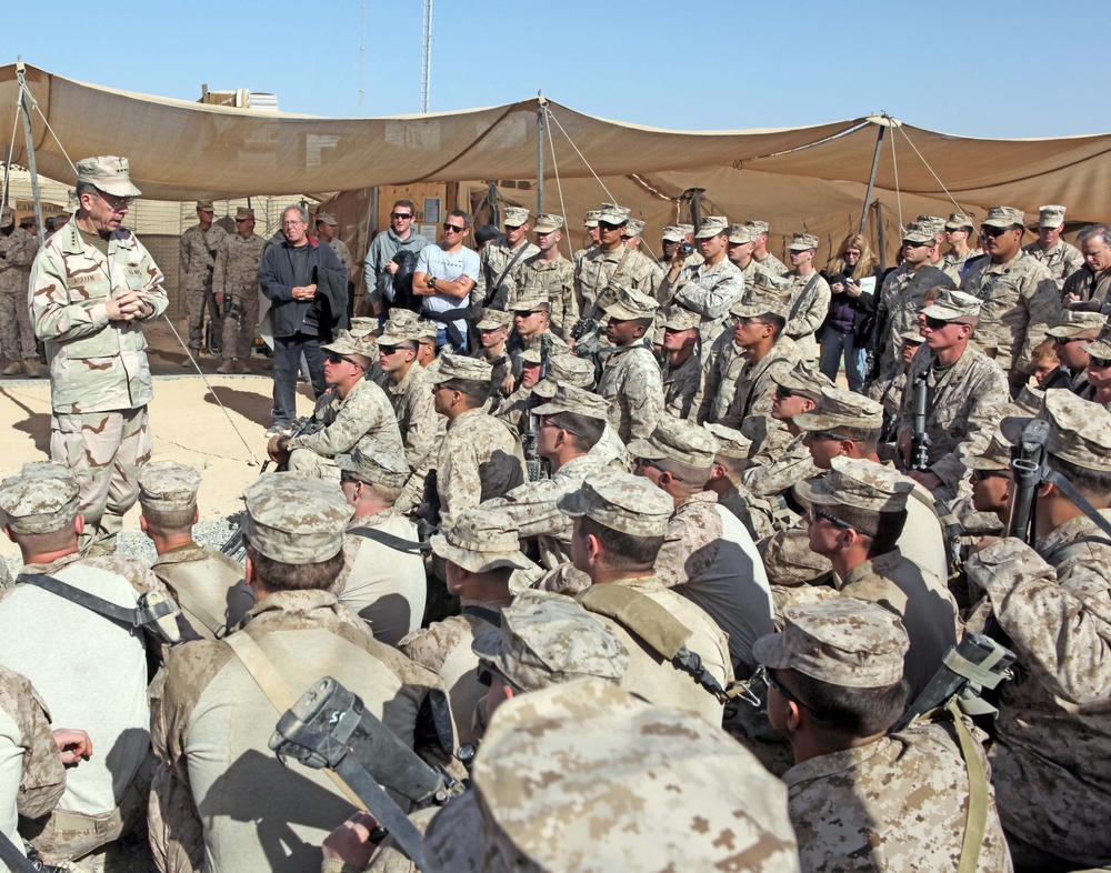 2nd Battalion, 9th Marines enjoy USO holiday tour