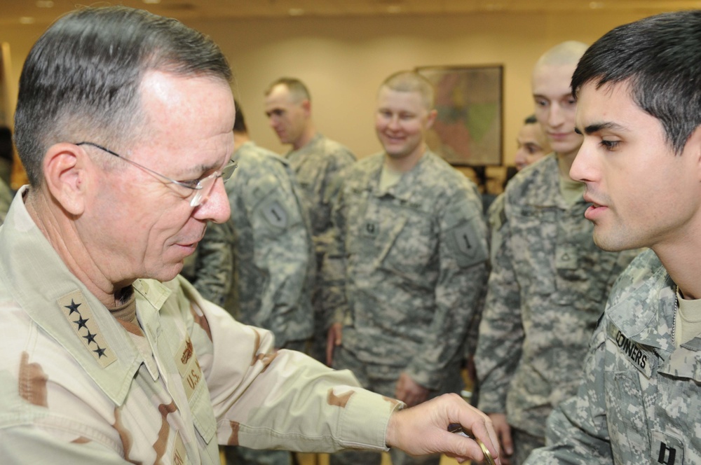 Chairman of Joint Chiefs of Staff visits USD-C Soldiers in Iraq