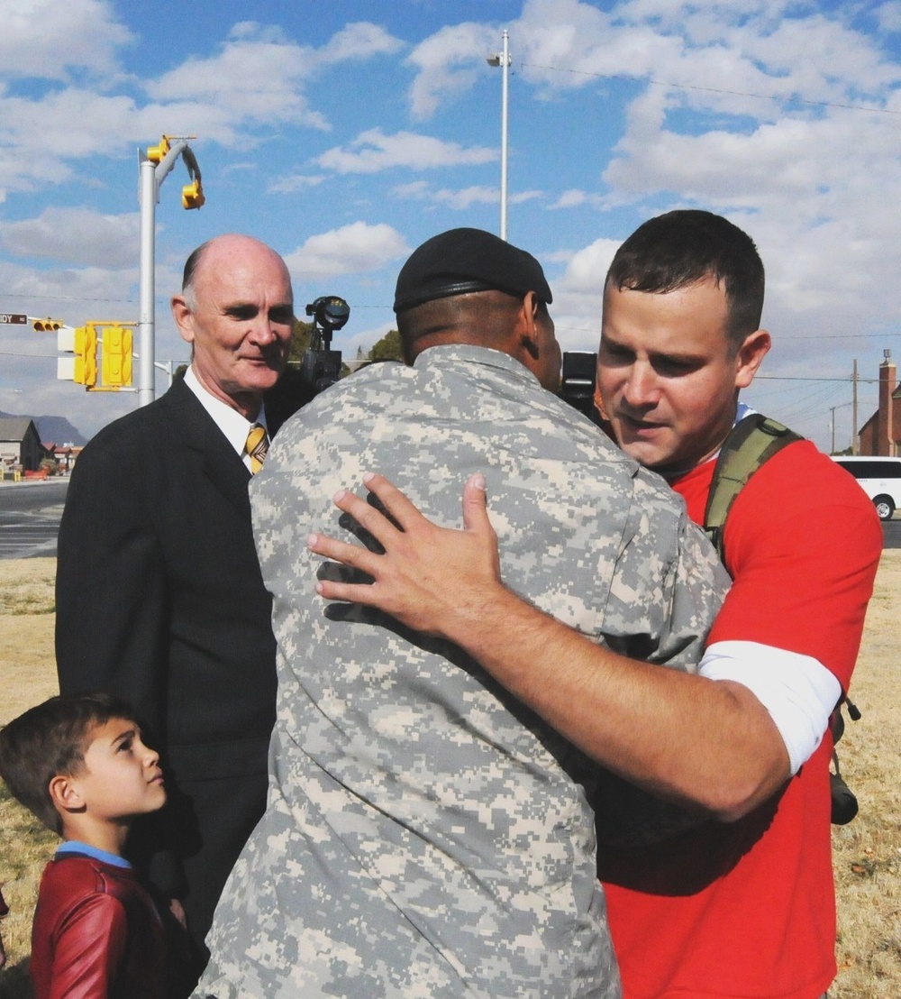 Hiking for Heroes veteran Troy Yocum visits Fort Bliss, presents Christmas donations