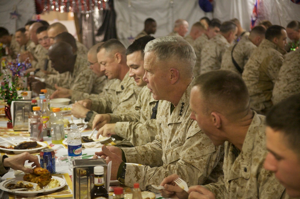 Commandant spends Christmas Eve with RCT-1