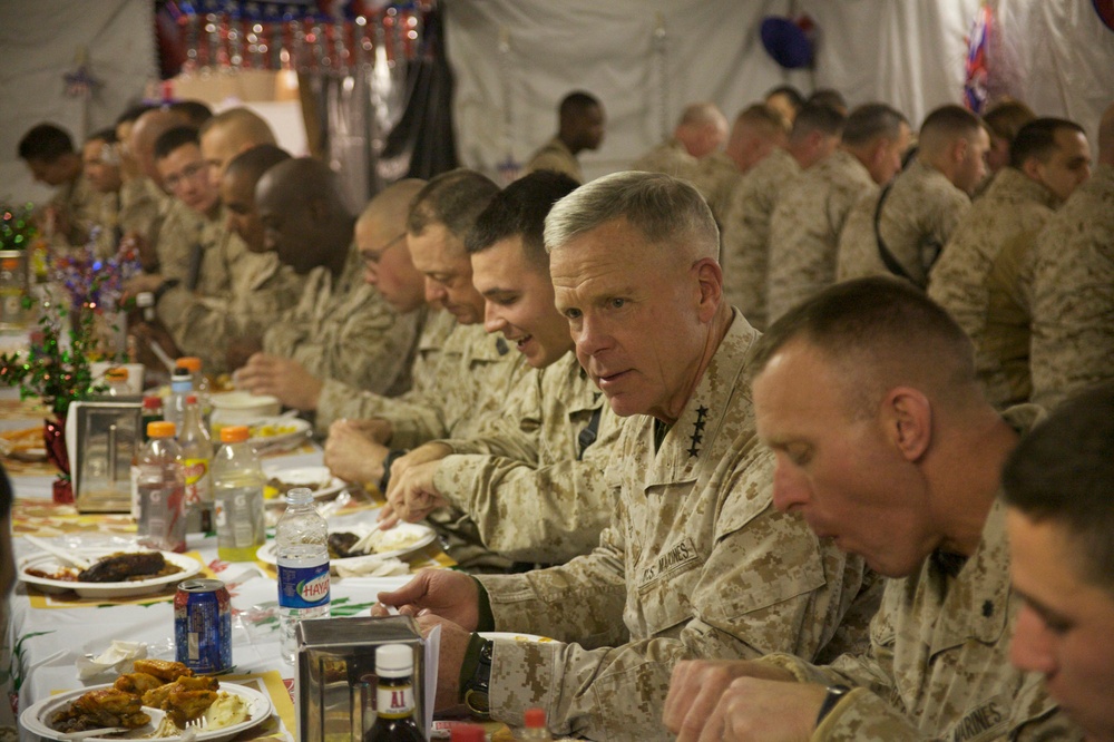 Commandant spends Christmas Eve with RCT-1