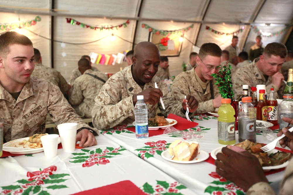 Commandant, sergeant major of the Marine Corps shares Christmas meal with Marines, sailors of RCT-2