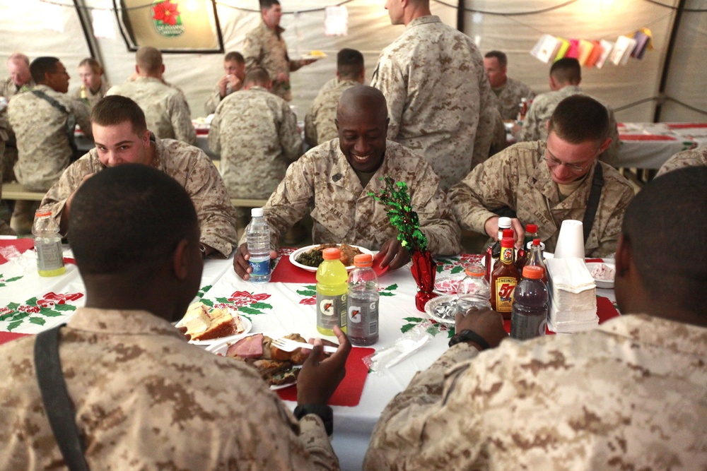 Commandant, sergeant major of the Marine Corps shares Christmas meal with Marines, sailors of RCT-2