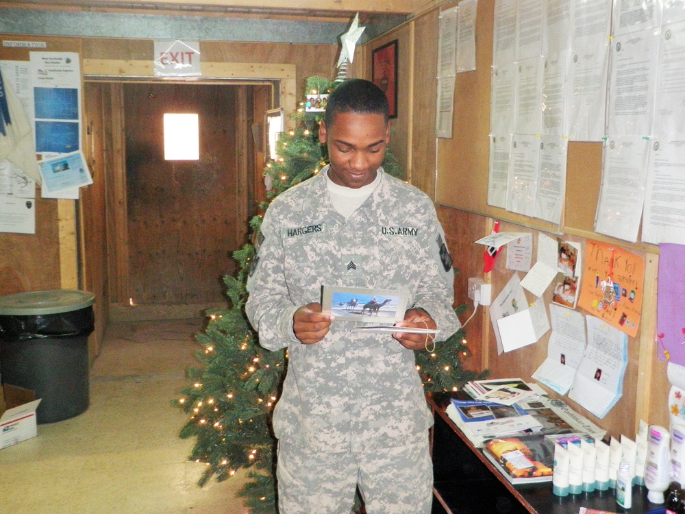 Quartermaster Soldiers exchange Christmas cards with children