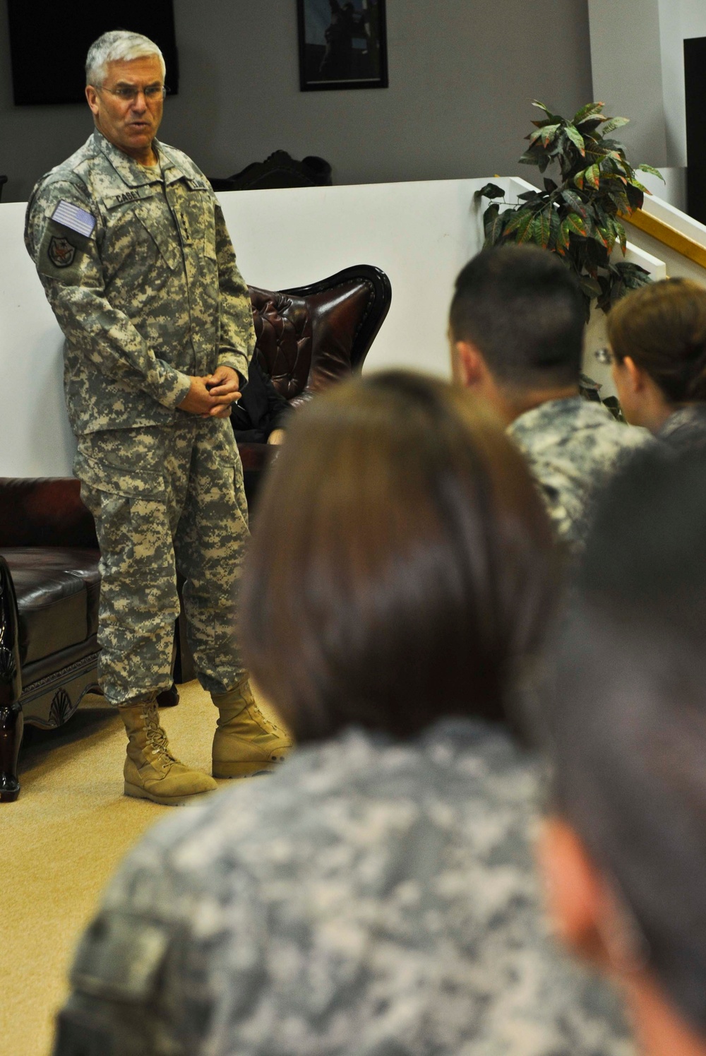 Gen. Casey spends Christmas in Iraq with USD-C Soldiers