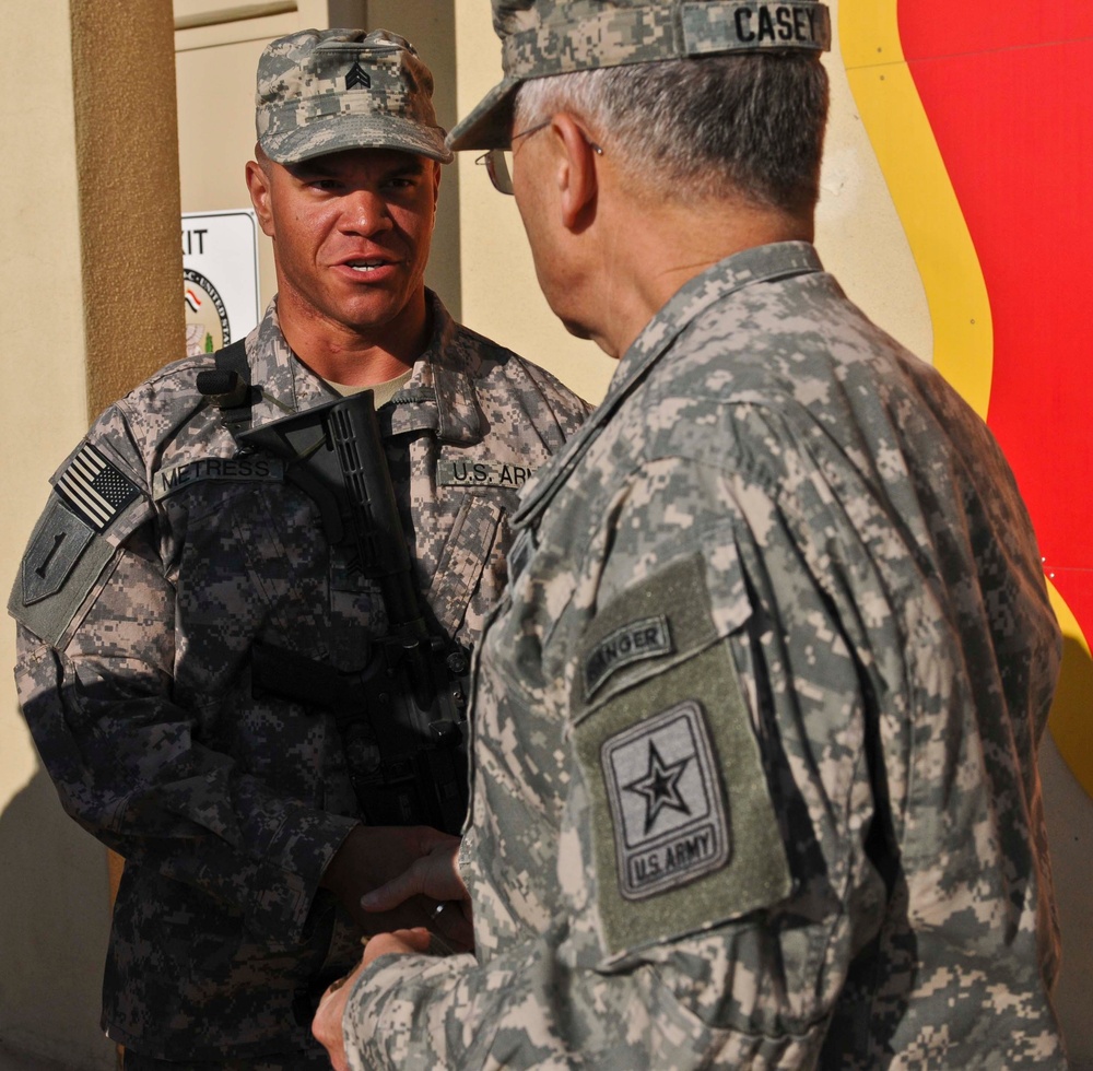 Gen. Casey spends Christmas in Iraq with USD-C Soldiers