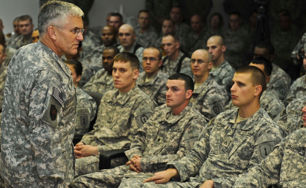 Gen. Casey spends Christmas in Iraq with USD-C Soldiers