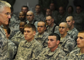 Gen. Casey spends Christmas in Iraq with USD-C Soldiers