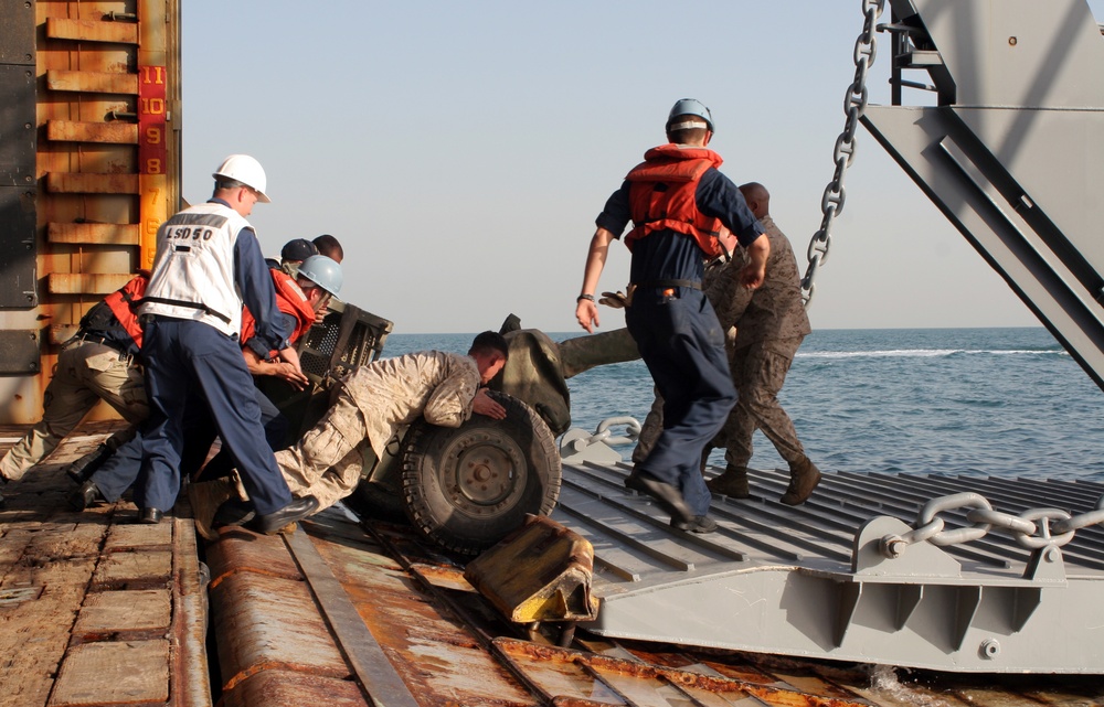 Joint efforts ensure USS Carter Hall lands in time for Christmas