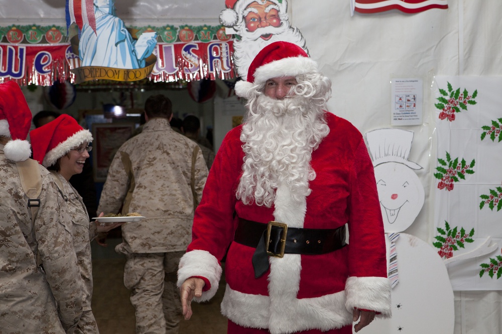 1st MLG (FWD) officers and senior enlisted serve Christmas feast