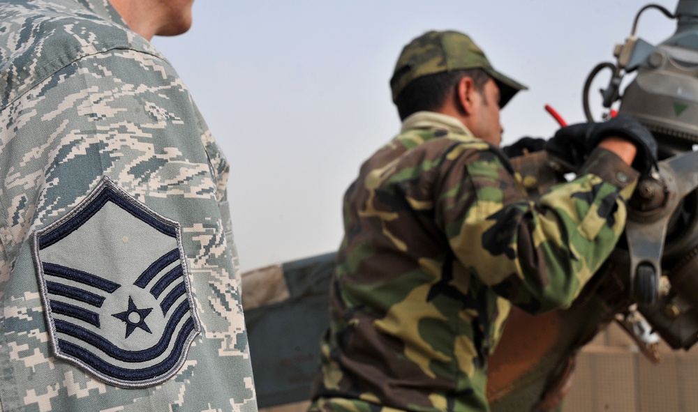 721st AEAS works side by side with Iraqi AAC