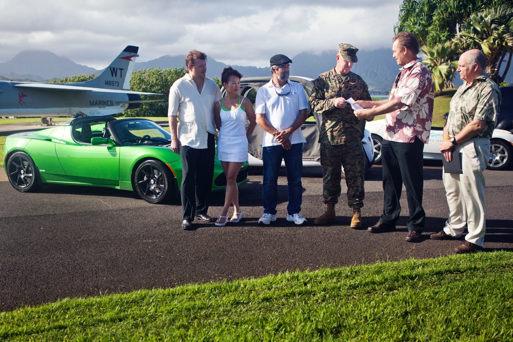 Electric car rally recognizes Marine Corps Base Hawaii commanding officer