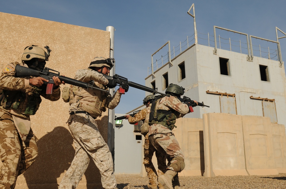 Iraqi Army commandos train to fight with assistance of 'Vanguard' battalion Soldiers