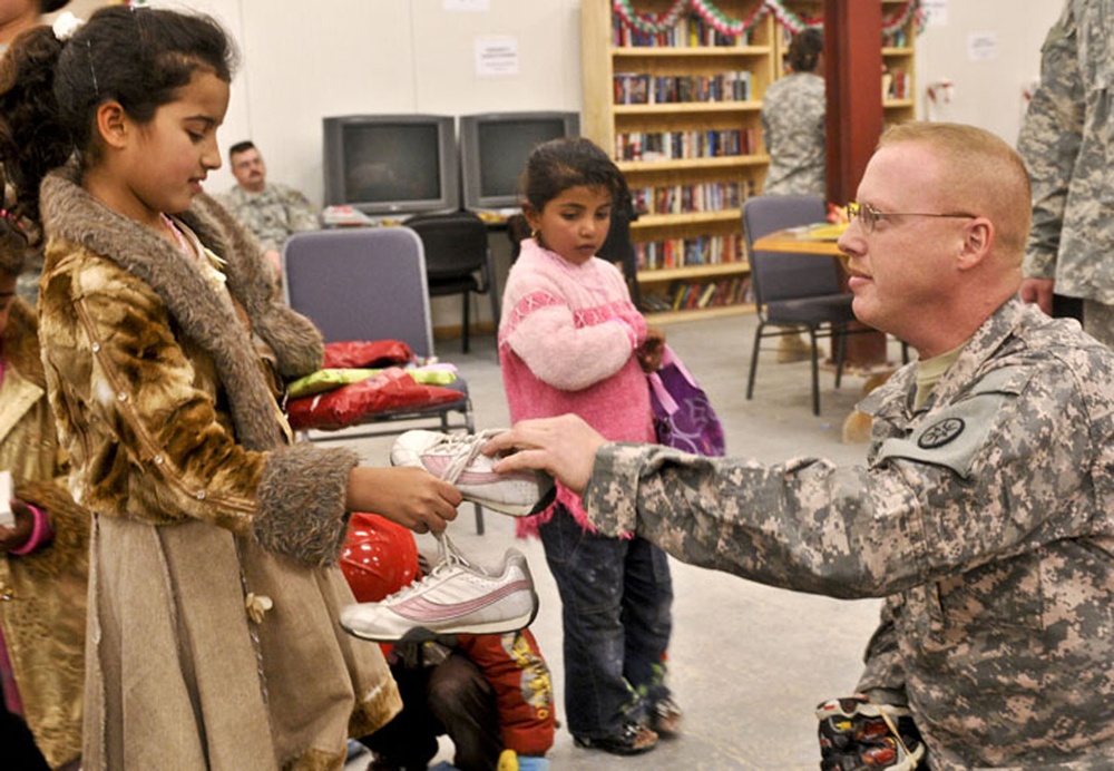 Soldiers distribute donated shoes to Iraqi children