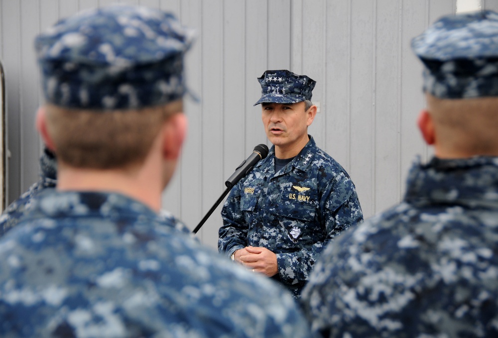Vice Adm. Harry B. Harris Jr. visits  USS Vella Gulf