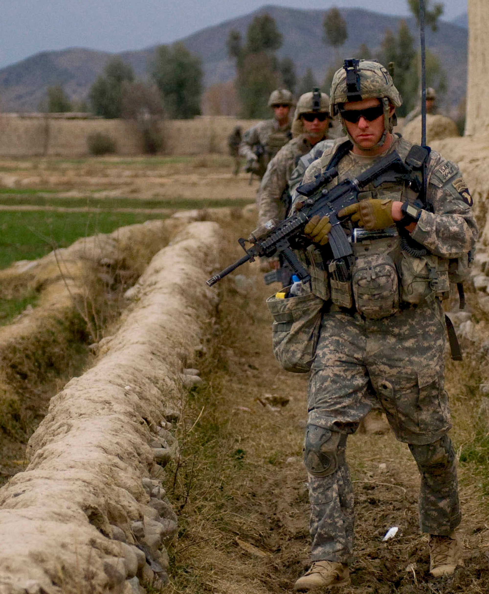 ◆軍隊写真　出征記念　札幌月寒歩兵第二十五聯隊◆約40頁◆ File:Soldiers of the 2nd Battalion, 22nd Infantry Regiment