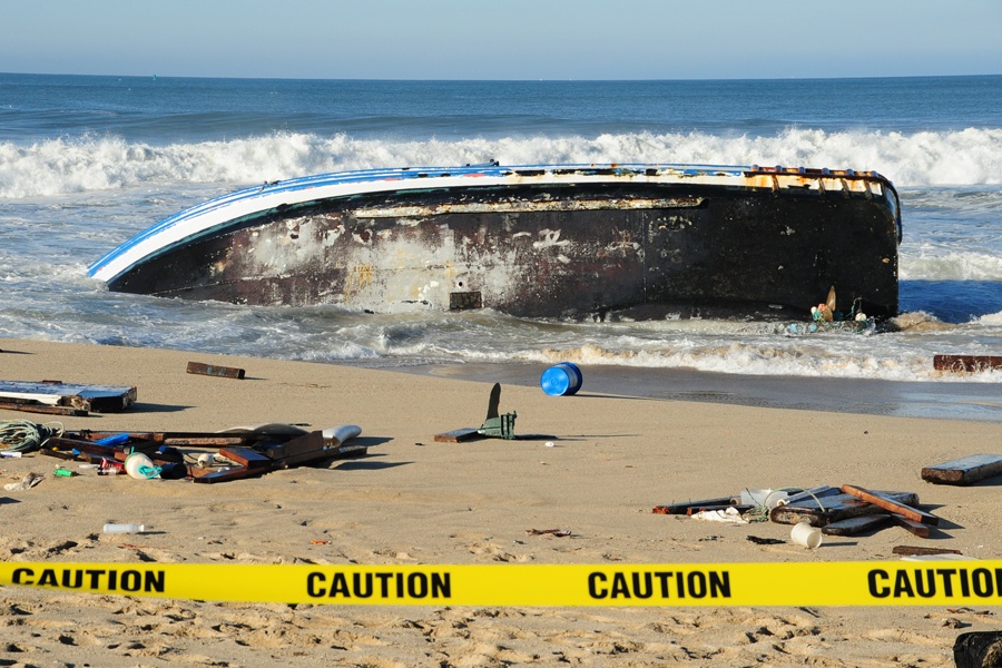 Fishing vessel runs aground in Half Moon Bay