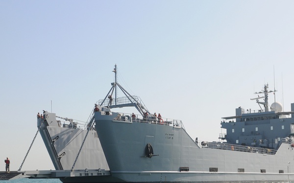 Navy, Army, Marines Conduct Joint Logistical Link Up