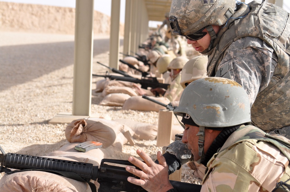 Iraqi soldiers zero M16 rifles at Al Asad