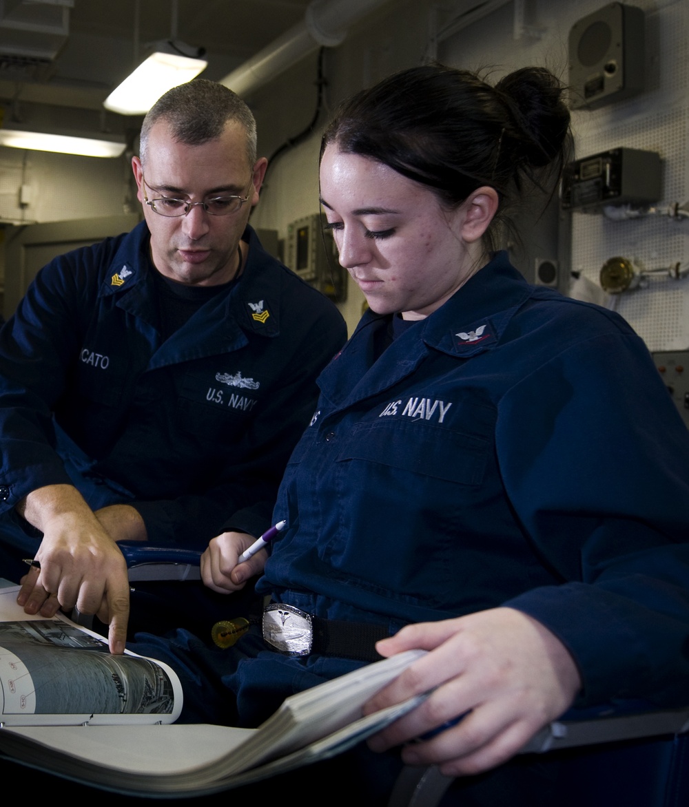 DVIDS - Images - Enlisted Surface Warfare Specialist Training Aboard ...