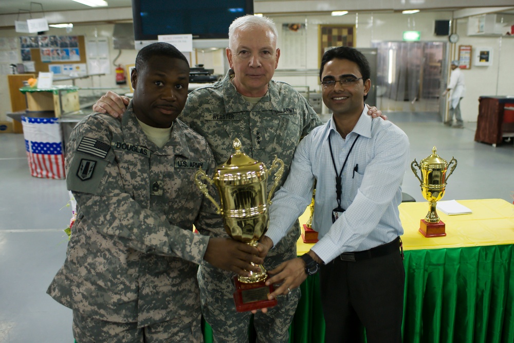 Lt. Gen. Webster awards best Thanksgiving decorated Dining Facility