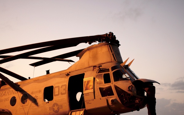 Inspections keep HMM-265 blades spinning