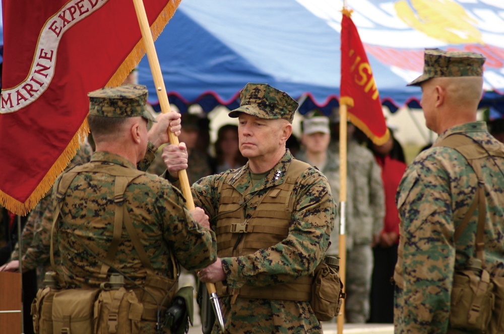 III MEF hails new commanding general Glueck assumes command of III MEF, MCBJ