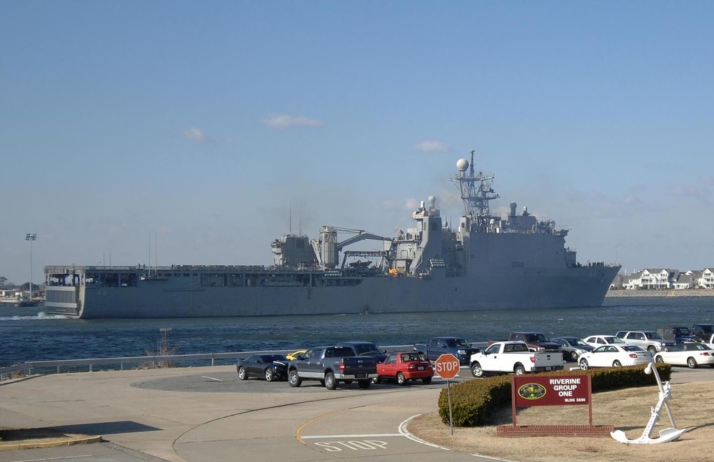 USS Gunston Hall Departs Little Creek-Fort Story