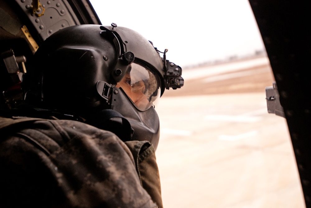 Black Hawk crews keep VIPs safe, mobile around Baghdad