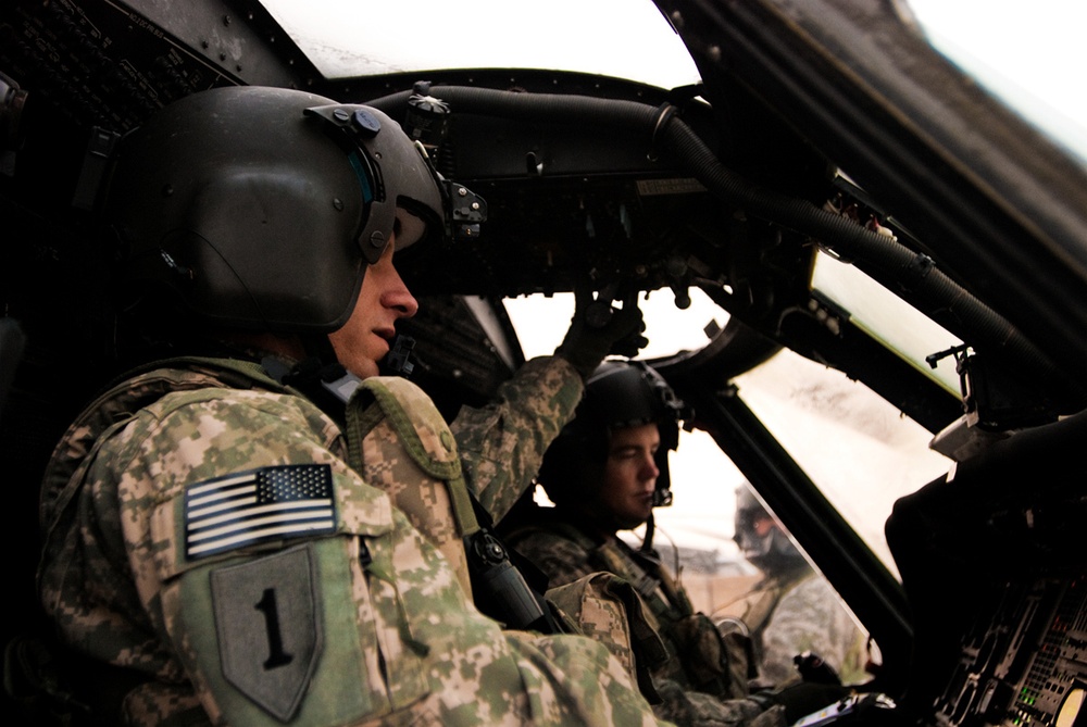 Black Hawk crews keep VIPs safe, mobile around Baghdad