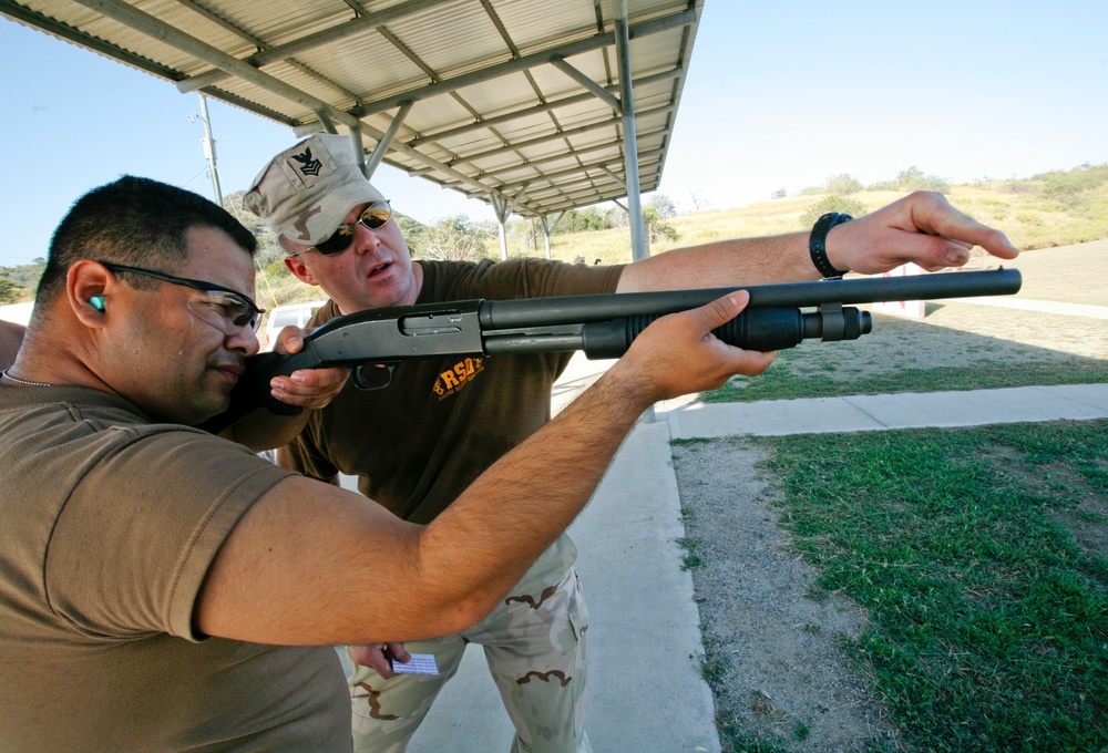 Sailors at the firing range in Guantanamo Bay