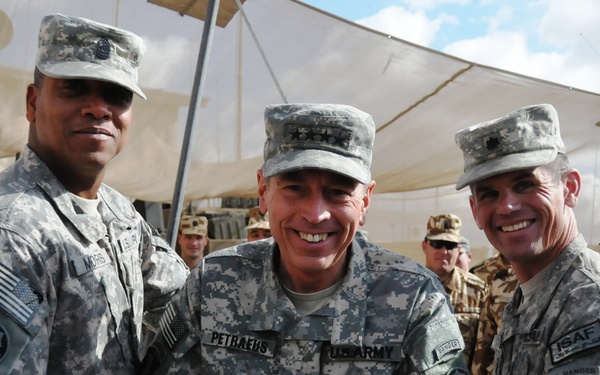 Petraeus Visits Dragoons in Zabul