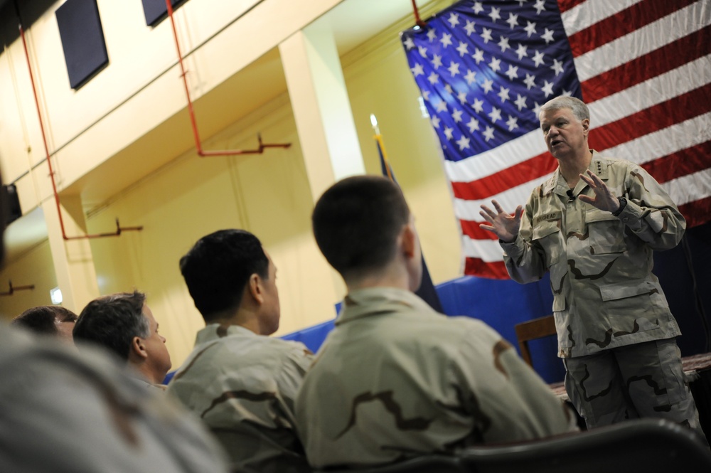 CNO Speaks with sailors, Marines and soldiers