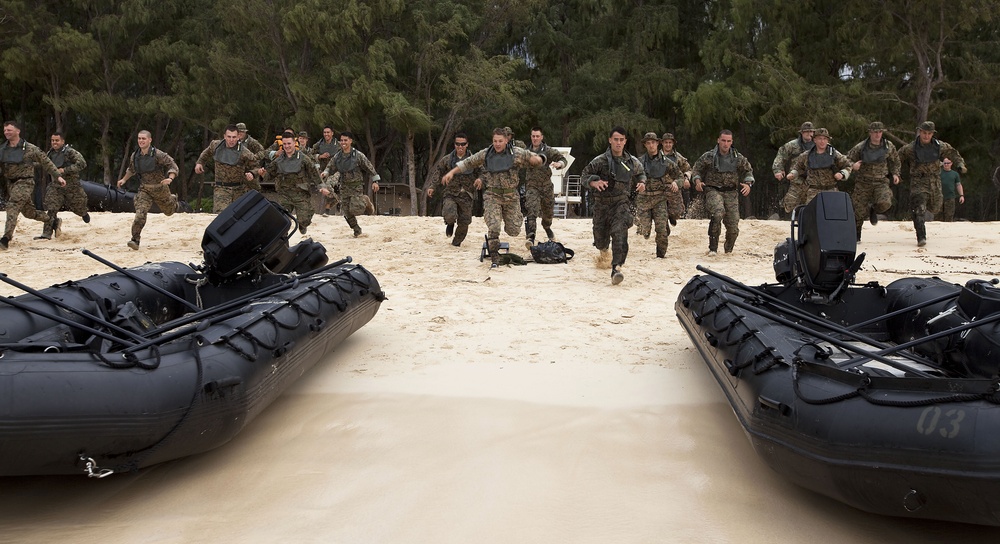 Polishing perishable skills: 4th Force Recon Marines dive to train, increase proficiency