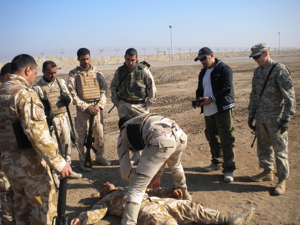 Iraqi soldiers develop leadership through training exercise