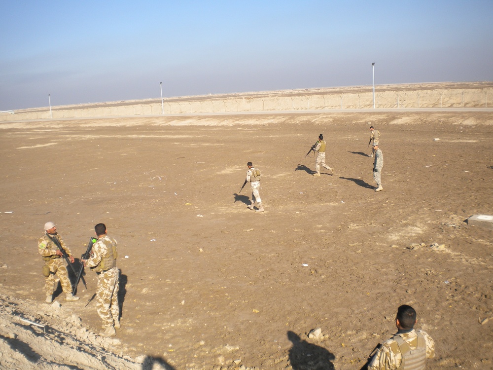 Iraqi soldiers develop leadership through training exercise